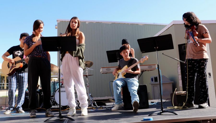 Students playing live on February Third for Jam Jam (jam) day. From left to right: David Cho, Emma Burke, Zianah Griffin, Aidan Ng, Annie Smith, Josh Darr