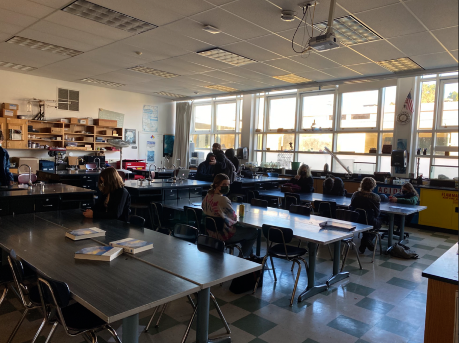 AWHS science teacher, Barton Clark’s living earth class, absent of multiple students as some are out due to COVID-19 protocol.