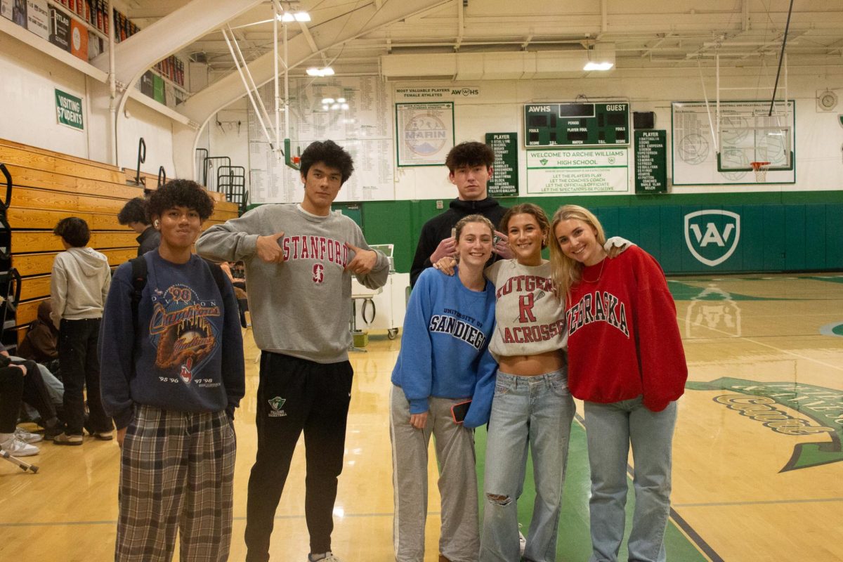 Freshman+Bart+Hernandez+and+Nate+Greenberg+pose+with+Sophomores+Brian+Wright%2C+Ellen+Winter%2C+August+Ehmann%2C+and+Ellery+Ford+dressed+in+their+college+merch.+