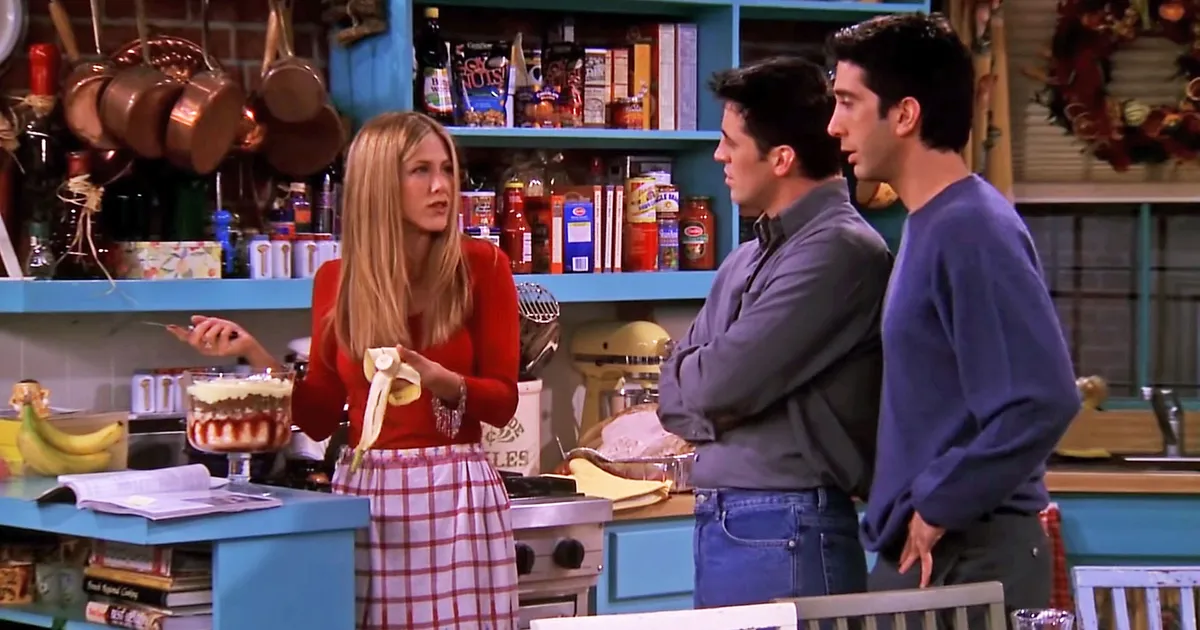 Lily Van Der Woodsen helps Dan and Jenny Humphrey prepare a Thanksgiving dinner and bond. (Courtesy of 9Now)