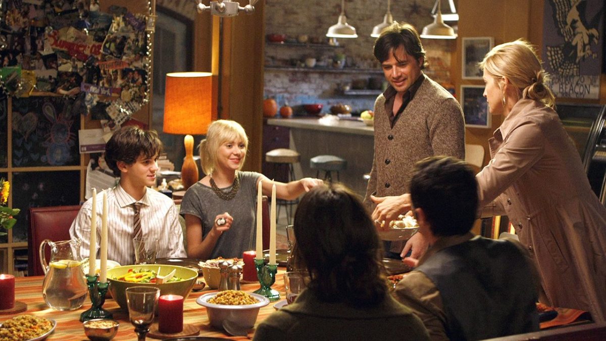 Lily Van Der Woodsen helps Dan and Jenny Humphrey prepare a Thanksgiving dinner and bond. (Courtesy of 9Now)