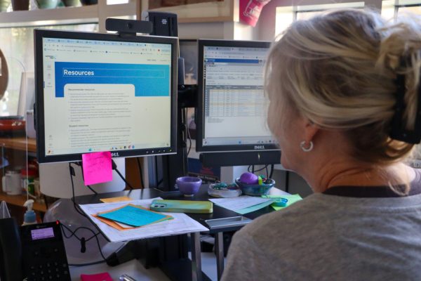 Archie Williams counselor Sheila Souder navigates resources on the Common Application's website.