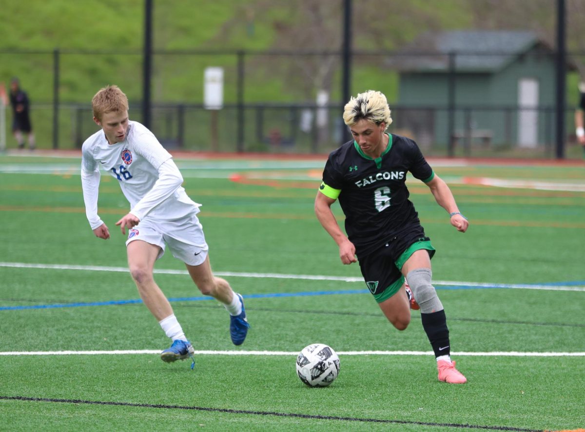 Archie Williams senior Willy Finley drives the ball downfield, evading a Tam defender.