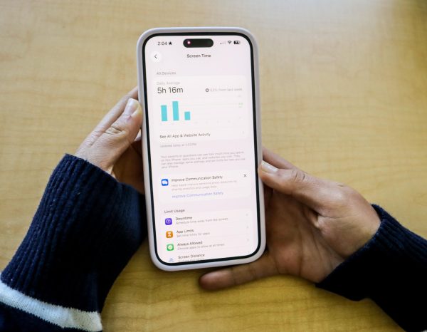Some students will monitor their average weekly screen time via online reports.